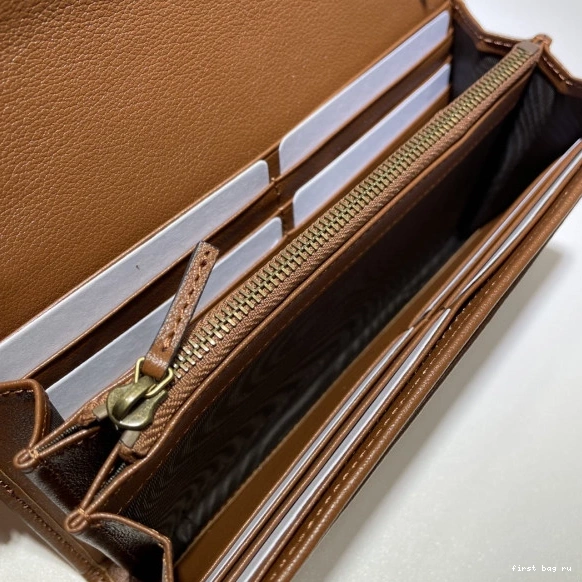First bag ru wallet bamboo with Diana chain Gucci 0715